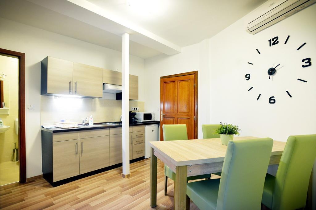 Corner Apartman Eger Room photo