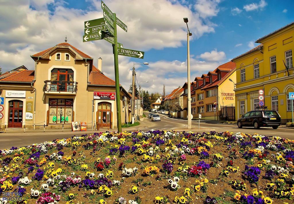 Corner Apartman Eger Exterior photo